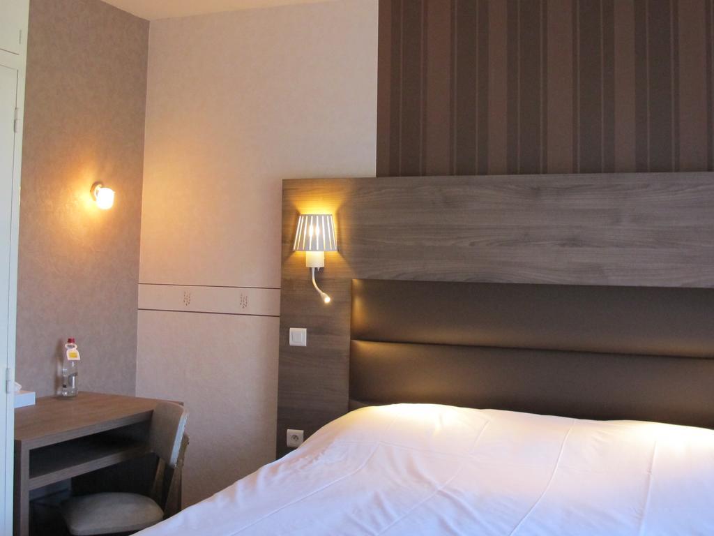 Logis Deshors-Foujanet Hotel Chamboulive Eksteriør billede