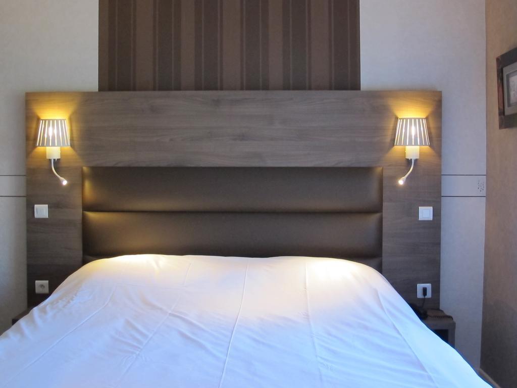 Logis Deshors-Foujanet Hotel Chamboulive Eksteriør billede